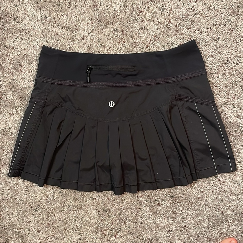 Lululemon Black‎ Striped Nylon Blend Pleated Back Skort Shorts Size 4 - Picture 3 of 6
